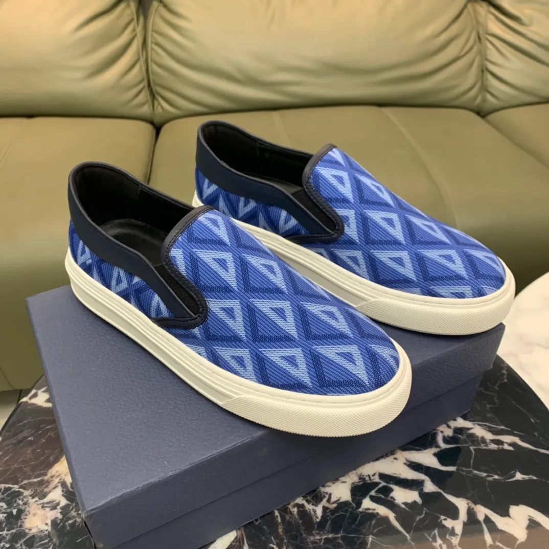 Men's men's shoes 💰360, Dior series casual shoes 👟🔥🕷🕷【Dior】Dior New casual men's shoes are launched in Hong Kong counters. Official website 1:1 production. Original Italian materials. Designed by European and American masters. Perfect shape to create counter quality, solid color rubber wear-resistant outsole and classic dazzling head! Super versatile and very comfortable. High-end without losing taste, fashionable and novel! ! Absolute focus! Code number: 38-45